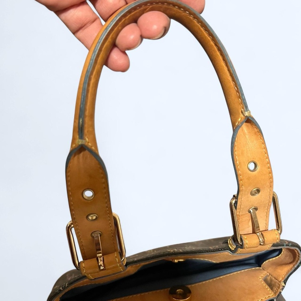 Dooney & Bourke - Picture 7 of 7